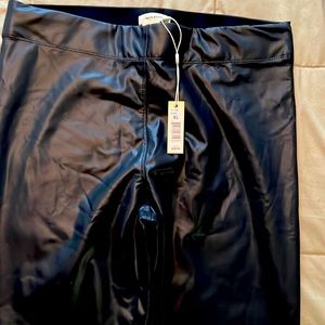 Super cute Black Faux Leather leggings!